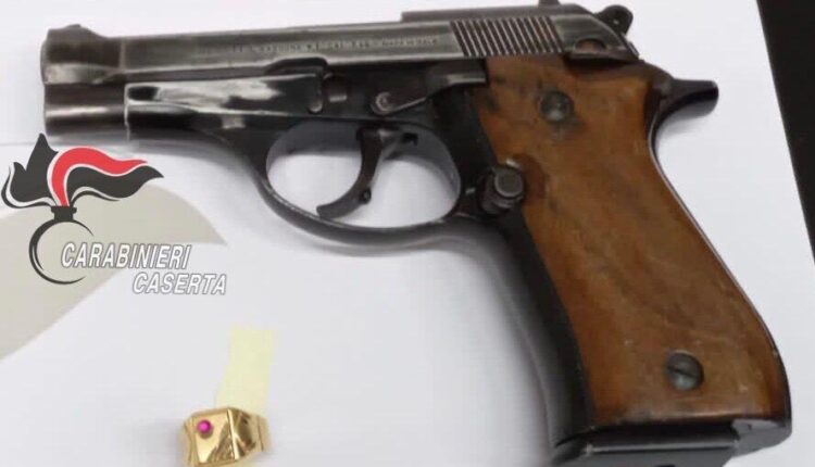 Napoli, 6 persone indiziate per aver compiuto vari reati con metodo mafioso: attraverso un rito venivano ammessi nell'organizzazione criminale