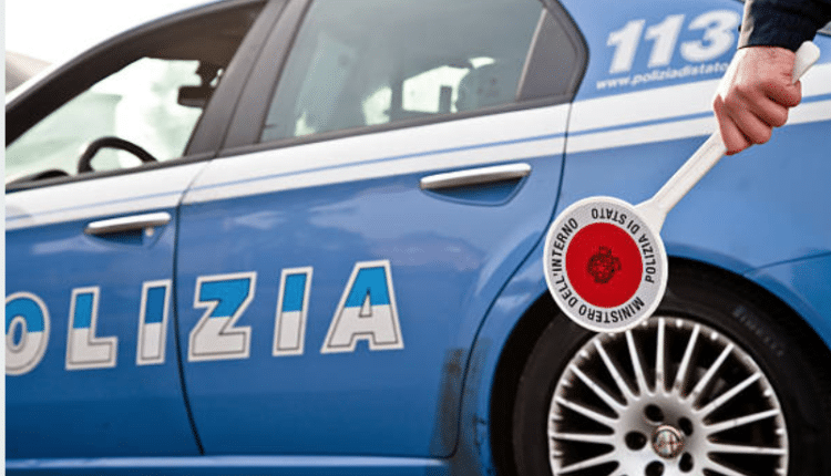 Gallarate, 23enne violenta una 19enne nei bagni di un locale notturno chiudendo la porta a chiave ed impedendone la fuga