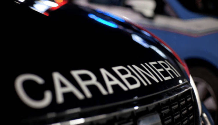 Milano, decide di auto, furgoni e camper in un'area aziendale: scoperta l'organizzazione di un evento musicale abusivo