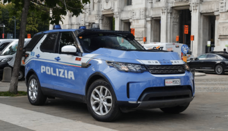 Milano, due giovani derubano un turista nei pressi della Stazione Centrale facendo finta di abbracciarlo amichevolmente