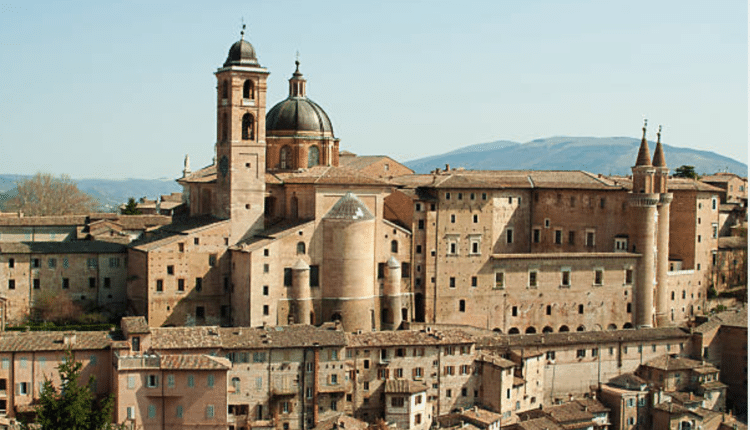 Pesaro, la città si fa più bella: a curarla anche i percettori di reddito di cittadinanza: 16 figure selezionate per attitudini e competenze