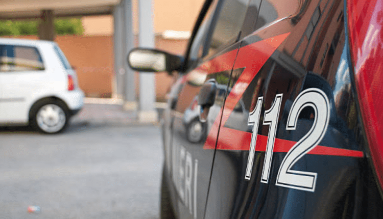 Cremona, 19enne appena rimesso in libertà tenta di commettere un furto in una pasticceria: fermato da un militare non in servizio