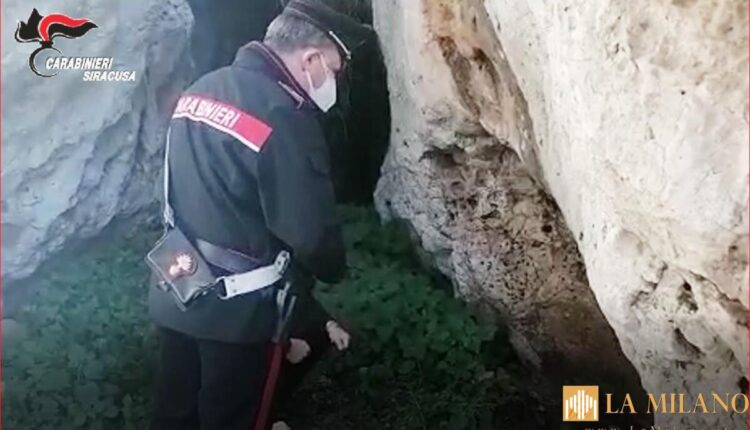 Siracusa, Carabinieri rinvengono resti umani di epoca preistorica in una grotta della Pillirina