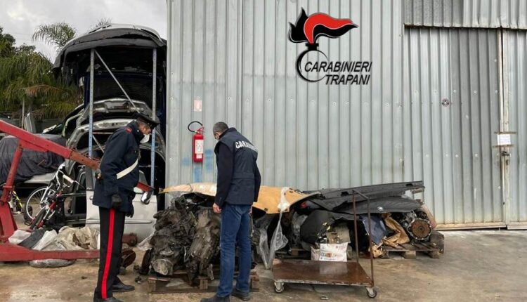 Trapani, Alcamo. Scoperto dai carabinieri un impianto di autodemolizioni non autorizzato: denunciato il titolare