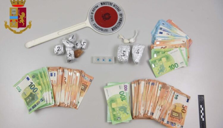 Bolzano, segnalazioni di un intenso smercio di stupefacenti: fermato un 54enne albanese per spaccio di cocaina.