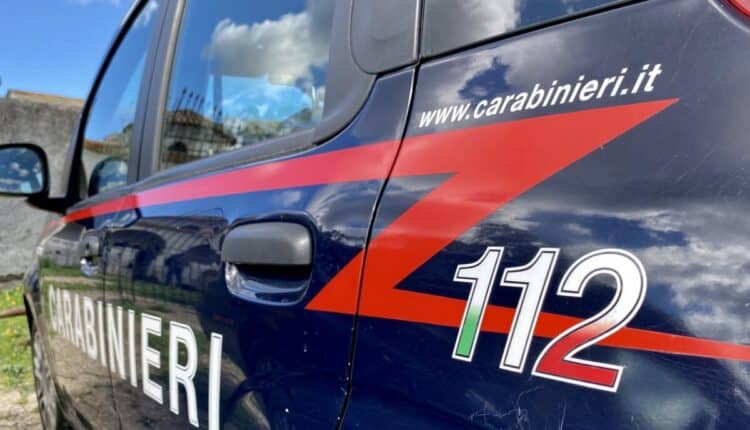 Nuoro, rinvenuti da una perquisizione domiciliare congegno esplosivi, droga, bilancini e materiale per confezionamento