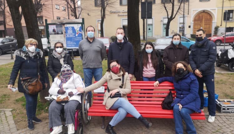 Cologno Monzese, ristrutturata la “Panchina Rossa”: simbolo di rispetto e contro la violenza di genere