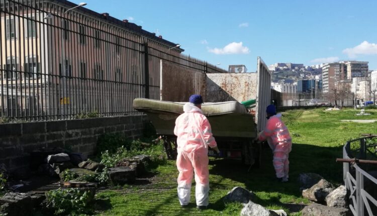 Napoli, cominciate le attività di pulizia e ripristino decoro urbano delle Torri Aragonesi