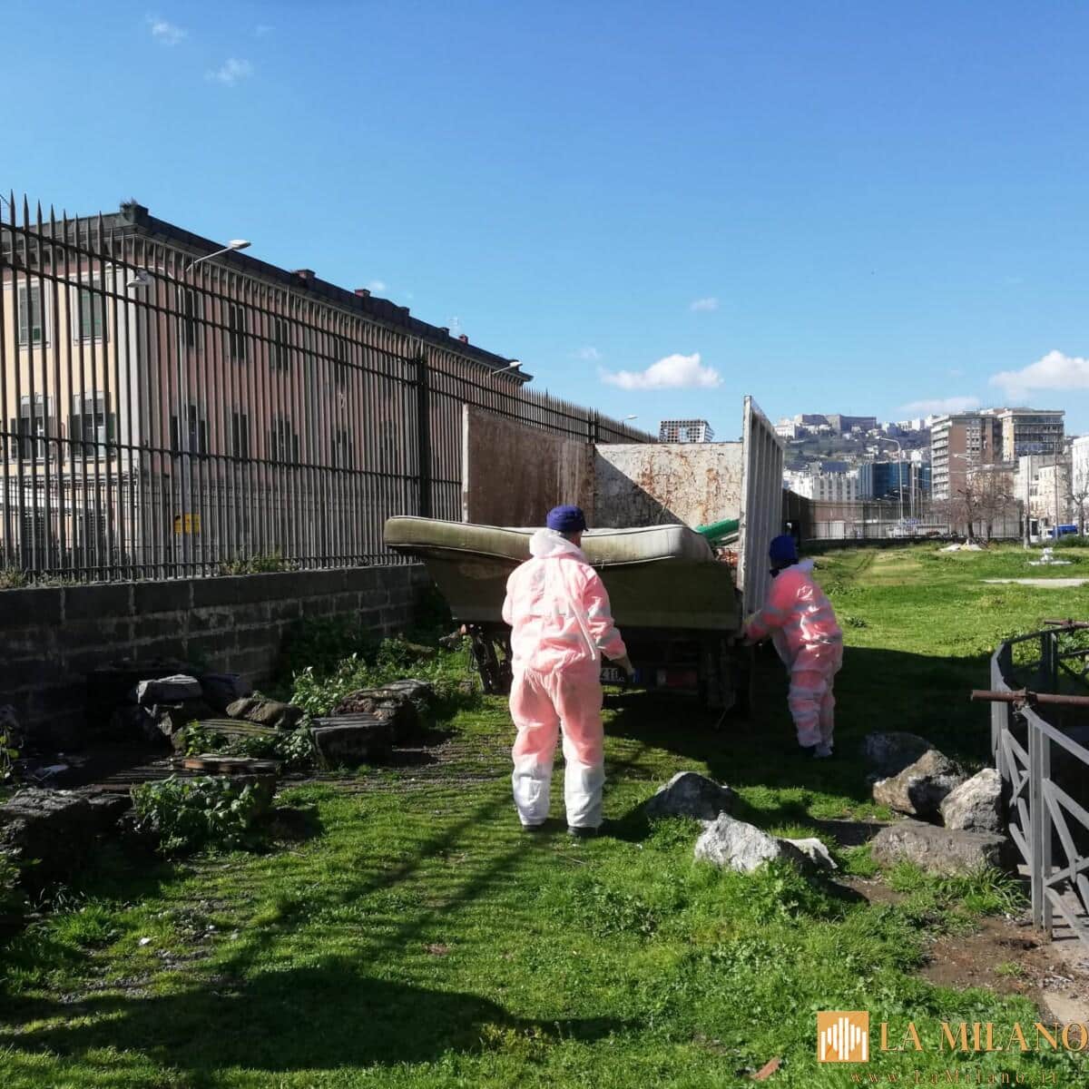 Napoli, cominciate le attività di pulizia e ripristino decoro urbano delle Torri Aragonesi