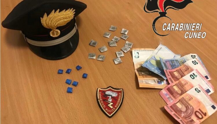 Cuneo, piazzale della Libertà. Arrestato un uomo trovato in possesso di crack e rivotril