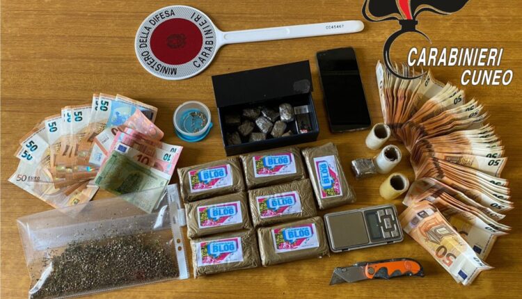 Cuneo, arrestato un uomo trovato in possesso di 7 etti di hashish in un appartamento nella centralissima via Roma