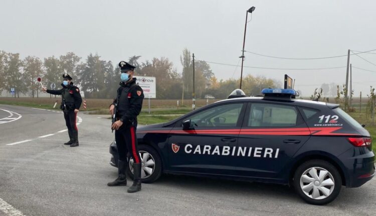 Bologna, 51enne maltratta la compagna all'interno di un'abitazione: considerava la donna una sua proprietà