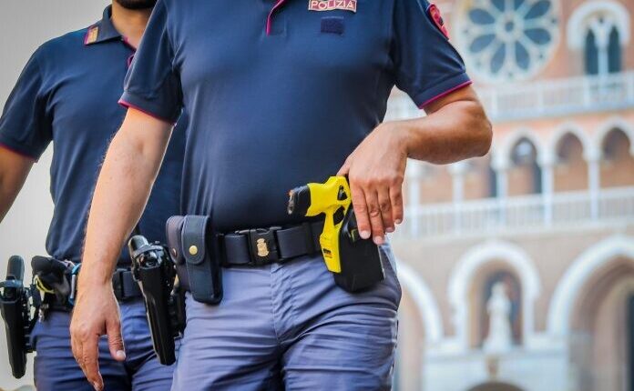 Milano, dal 14 marzo i poliziotti utilizzeranno il taser.
