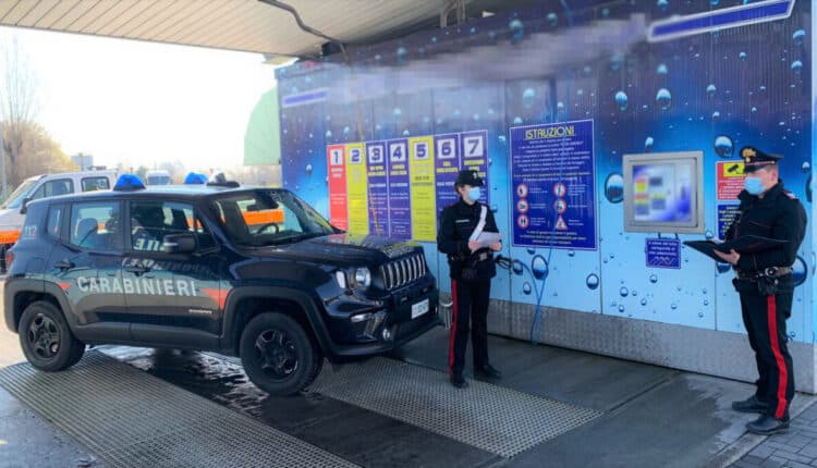 San Lazzaro di Savena, denunciato il "furbetto", voleva lavare lo scooter gratis