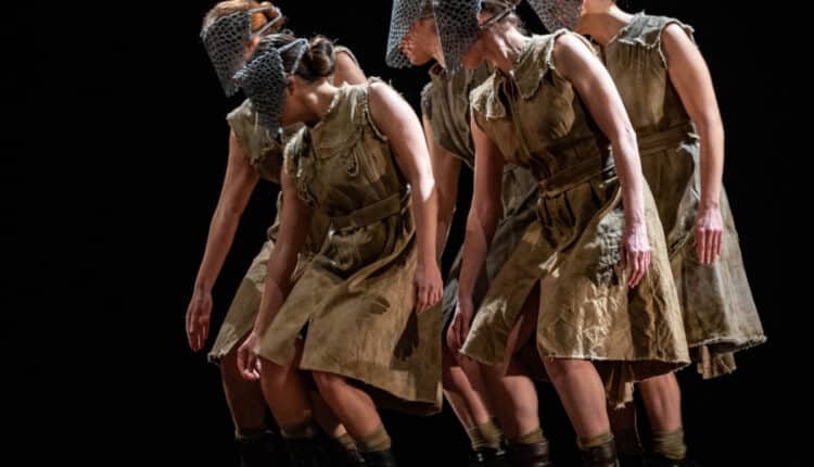 Ancona, in scena al Teatro Panettone lo spettacolo “Sorgete, donne!”: ideato e diretto da Simona Lisi sul tema del naufragio universale
