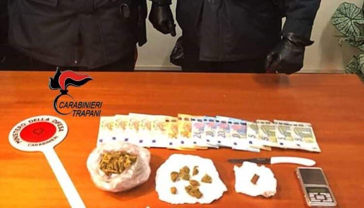 Trapani, contrasto allo spaccio di sostanze stupefacenti: i Carabinieri arrestano un uomo e sequestrano circa mezzo kg di droga