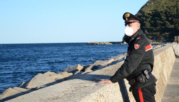 Muravera, trovata un'imbarcazione spiaggiata lungo il tratto di mare della località San Giovanni: nessuna traccia degli occupanti