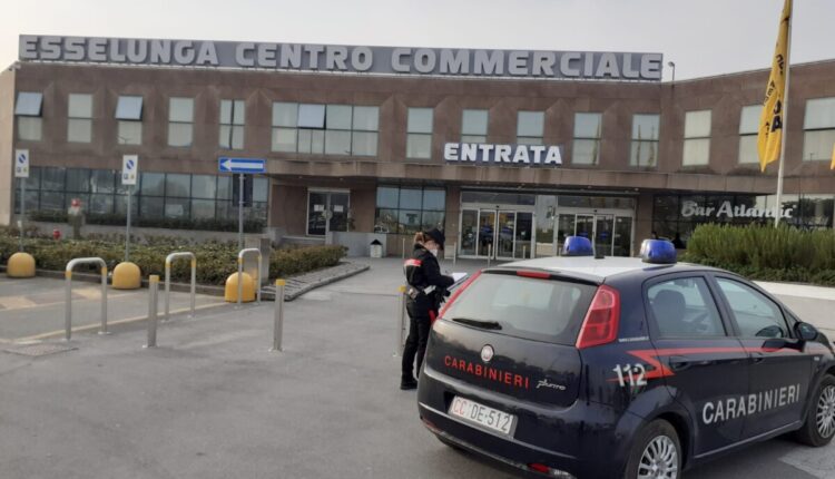 Porcari, rubano all'Esselunga, arrestati dai Carabinieri