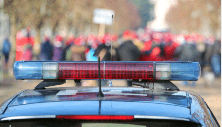 Bologna, continuano i controlli serrati del territorio: verifiche dei "green pass" negli esercizi commerciali