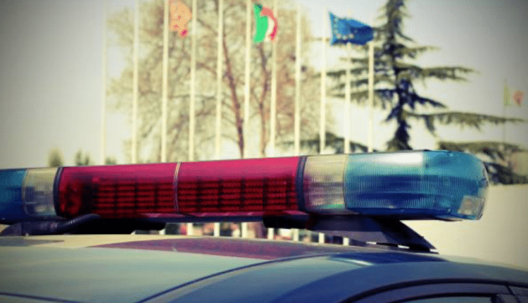 Napoli, 63enne arrestato per aver collegato il contatore dell'energia elettrica del suo locale alla rete pubblica: danno stimato di 33 mila €