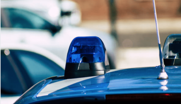 Napoli, arrestate tre persone per tentata rapina ad un ufficio postale: i tre hanno tentato di infrangere la porta a vetri