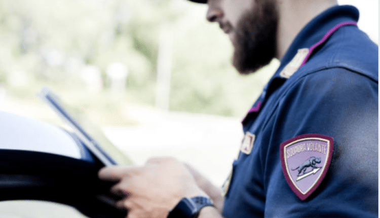 Varese, arrestati due giovani per spaccio di marijuana ed hashish: trovato anche l’occorrente per il confezionamento delle dosi da cedere