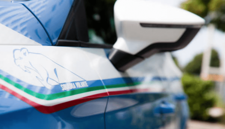 Busto Arsizio, 21enne arrestato per furto ad una donna: avvertendo uno strappo alla borsa le era stato sottratto il cellulare