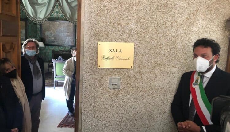 Siracusa, intitolata a Raffaello Caracciolo la Sala verde di Palazzo Vermexio