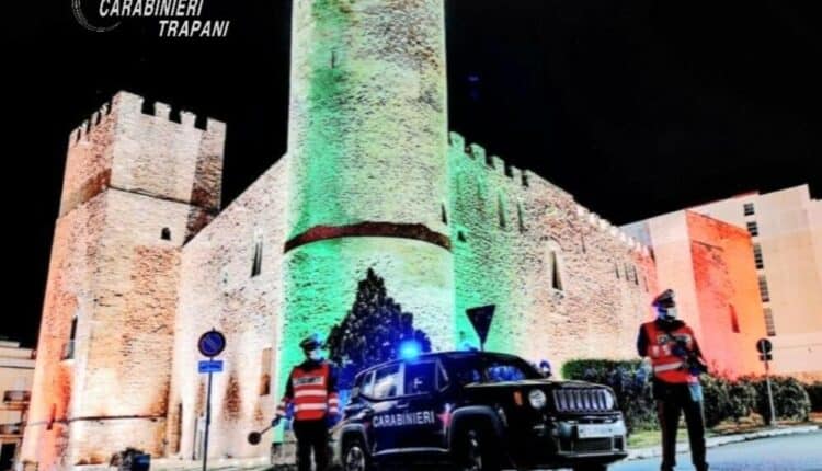 Trapani, avrebbero incendiato i trattori stradali della ditta concorrente: arrestate quattro persone