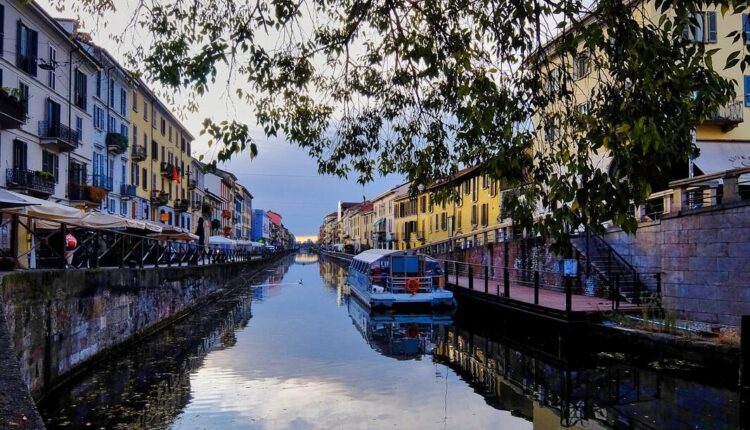 Milano, visite guidate in battello sui Navigli