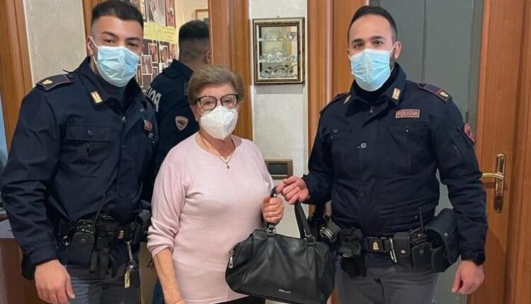 Torino, settantaseienne rapinata per strada. Il rapinatore viene arrestato dalla Polizia di Stato.