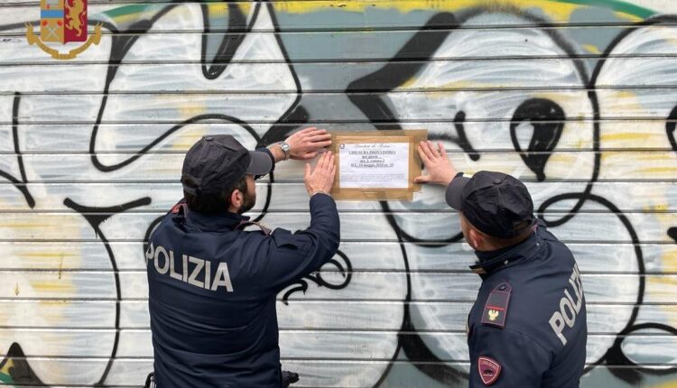 Roma, controlli straordinari della Polizia di Stato: una persona denunciata e tre mini market chiusi per tre giorni