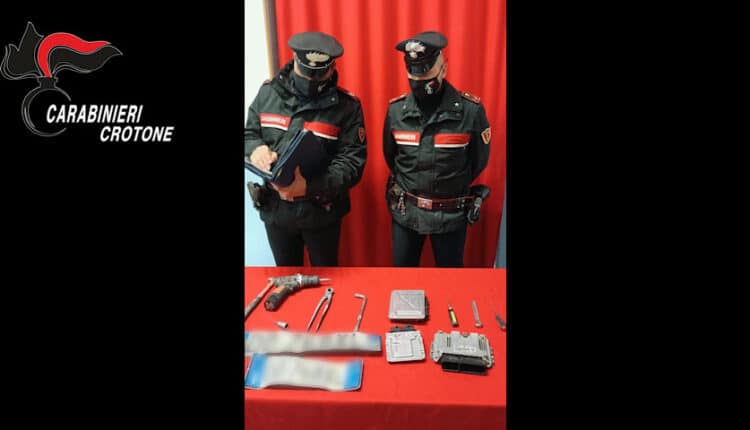 Crotone, scoperto deposito di auto di provenienza illecita