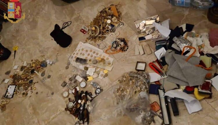 Cernusco, rapina da 3milioni di euro in banca: arresta donna