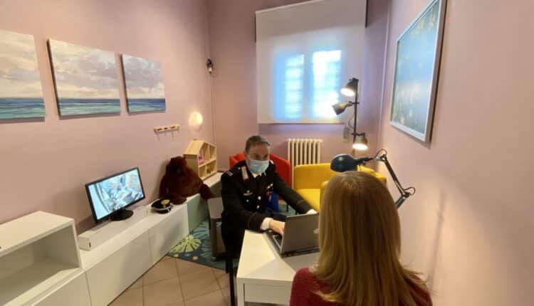 Bologna, costringe la ex a salire in macchina e minaccia di fare un incidente, lei scappa dall'auto in corsa