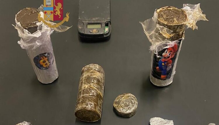 Milano, 5 kg di droga e passaporto falso alla Bovisa, 4 arresti