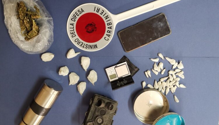 Villacidro (Cagliari), 52enne del posto trovato con delle sostanze stupefacenti