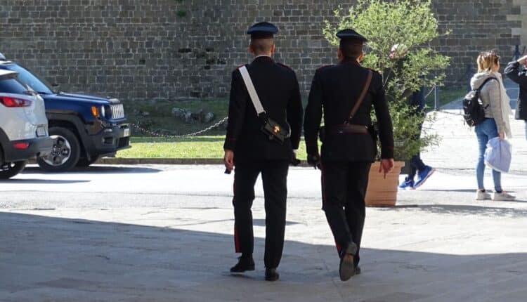 Cagliari, si finge operatore onlus: denunciato per truffa