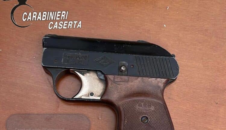 Santa Maria Capua Vetere (Caserta), deferito in stato di libertà per detenzione abusiva di armi