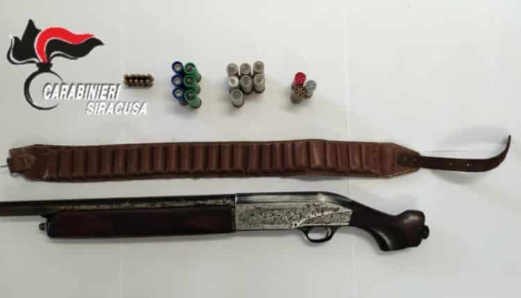 Siracusa, 2 denuncie per detenzione di stupefacenti e armi