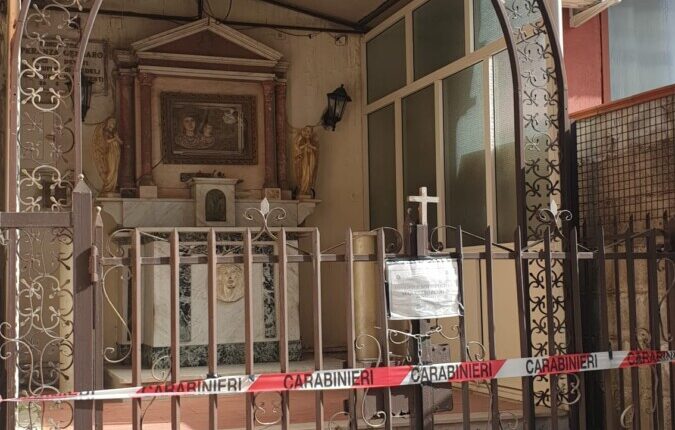 Napoli, abbattute due cappelle votive abusive in Via Onorato Fava e in Via Lorenzo Giusso