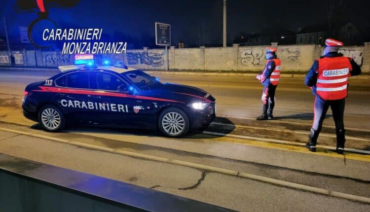 Monza, dopo l'inseguimento, trovato in possesso di cocaina