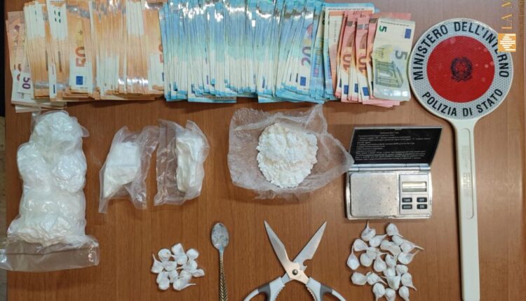 Pescara, scoperto a preparare la cocaina, in casa anche il fratello condannato per tentato omicidio: arrestati