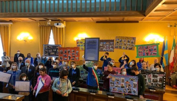 Verona, la città si colora di blu per l'autismo