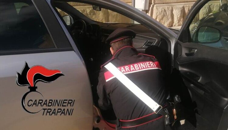 Petrosino, trovano nell'abitazione di un 24enne hashish e banconote