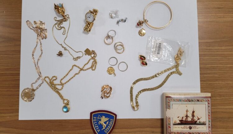 Cassino, fermati con la refurtiva di una truffa ad anziani