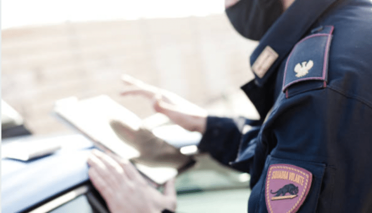 Caserta, due rapinatori tentano un colpo all'ufficio postale