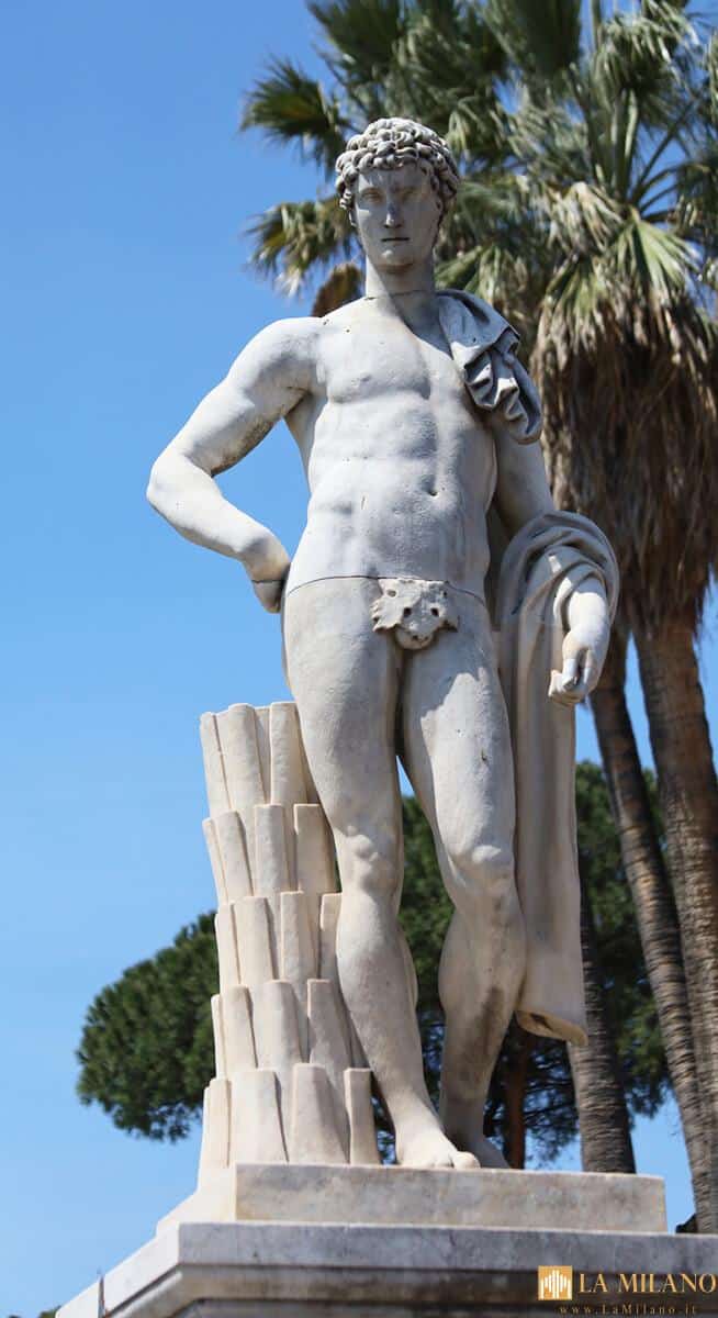 Napoli, consegnate le 8 statue per il restauro
