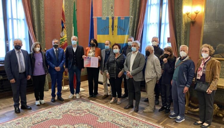 Dal 25 al 29 aprile la buvette delle Gran Guardia ospiterà “Verona in Opera”, una mostra ispirata al festival lirico in Arena con 70 opere