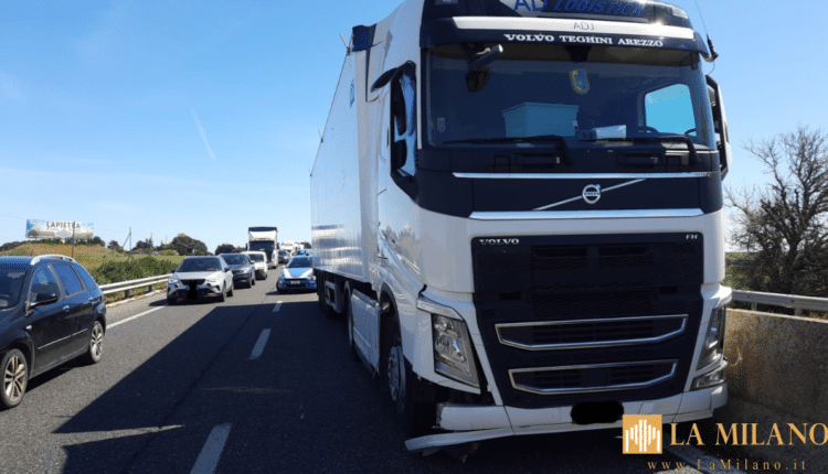 Brindisi, perde i sensi alla guida di un autoarticolato, soccorso dalla Polizia